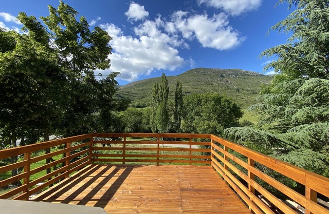 House with beautiful terrace and large garden for 7 people. Nature and calm.