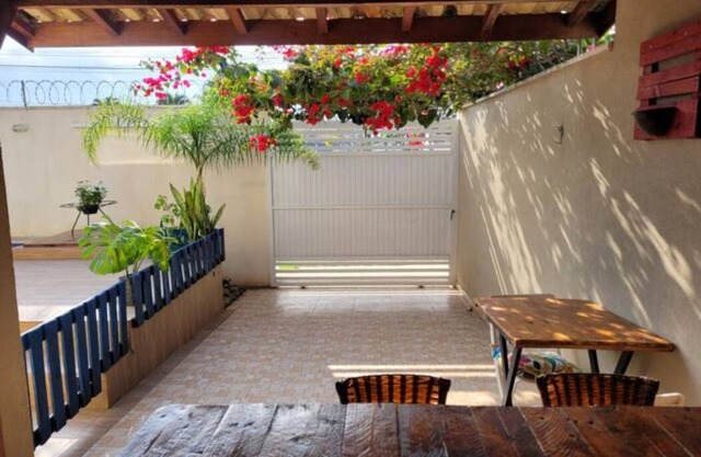 House with pool in Cibratel II, three blocks from the beach.