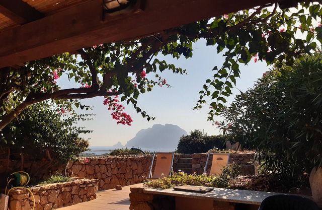 House with character peaceful with fantastic view on Tavolara