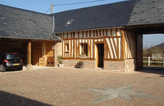 House with courtyard on south-facing beach 10 kms away