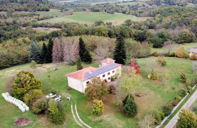 House with exceptional view of the Pyrenees, ideal for family gatherings