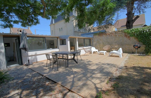 House with garden 200m from the beach and shops in SAINT AUBIN SUR MER