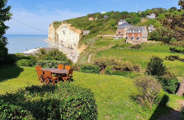 House with exceptional sea view and beach on foot for 7 people