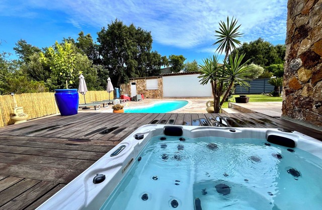 House with heated pool and jacuzzi