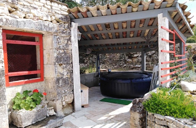 House with large garden and private Jacuzzi. Site classified Natura2000 for its flora