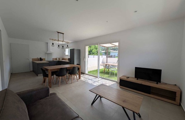 House with pool 10 minutes from the beach