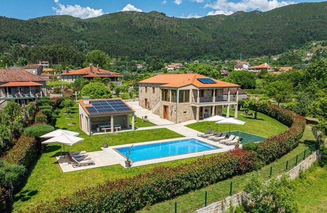 House with pool and garden in Ponte de Lima