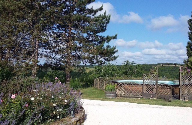 House * with pool, near Saint Emilion, eco-lodge, massage, 8 people