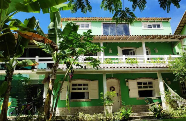 House with pool, snooker and 5 minutes from the beach.