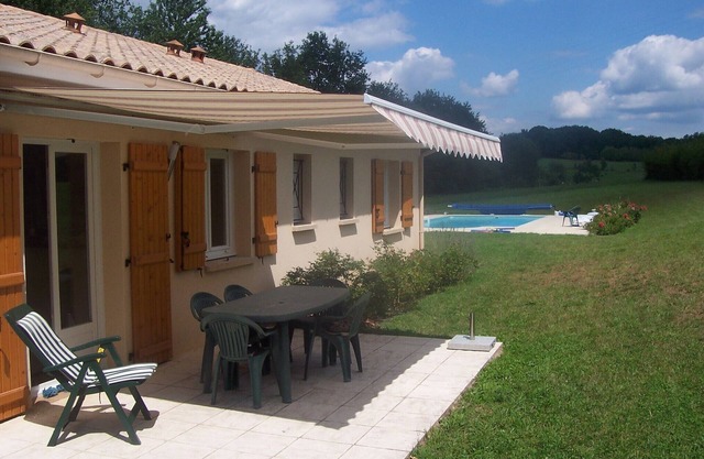 House with private pool in the Dordogne Perigord black village