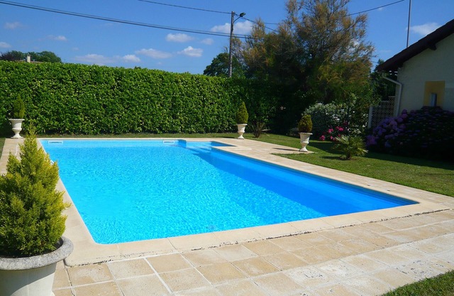 House with private pool and garden