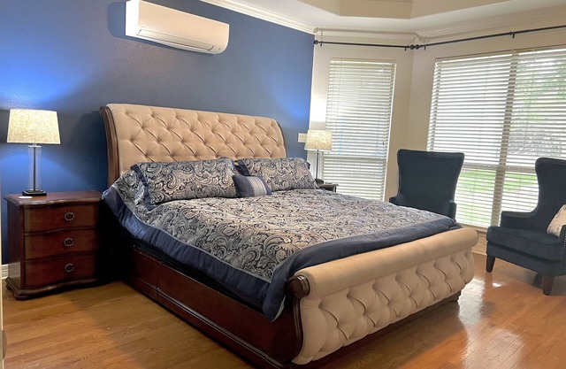 House with Private pool near six flags and La cantera shopping center