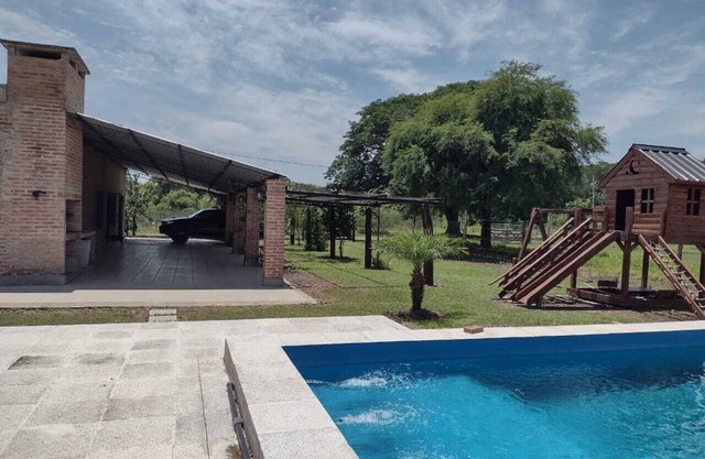 House with swimming pool, barbecue and more