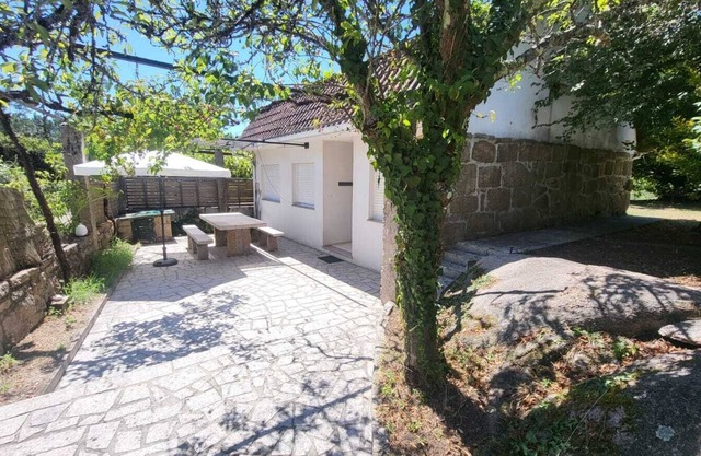 House with swimming pool and private property 15 minutes from Vigo (pet friendly).