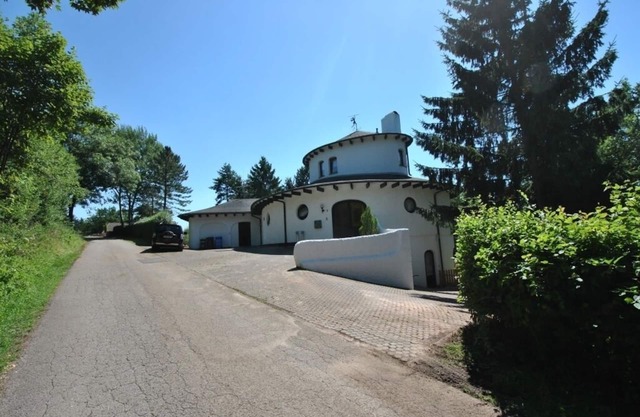 House with swimming pool, family-friendly, spa