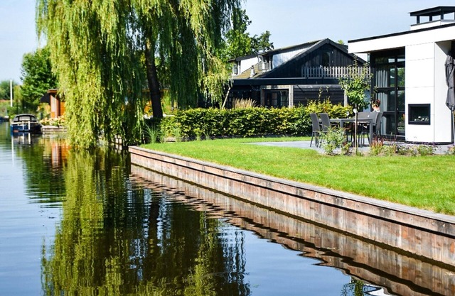 House With Three Bathrooms, on a Holiday Park