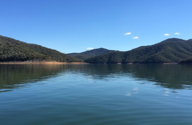 House with Water & Mountain Views 4bed, 3bath with Spa, & Huge Enclosed Deck