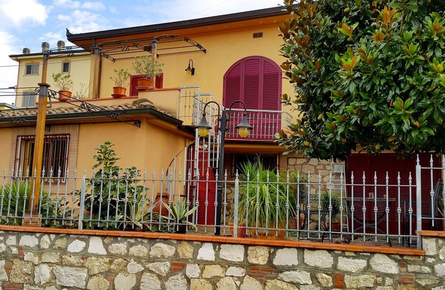 HouseAle Villa with garden in the heart of Tuscany 10