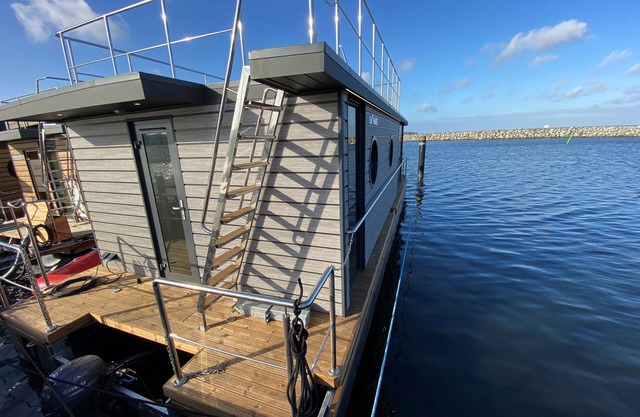 Houseboat Fjord Baltica with roof terrace in Barth