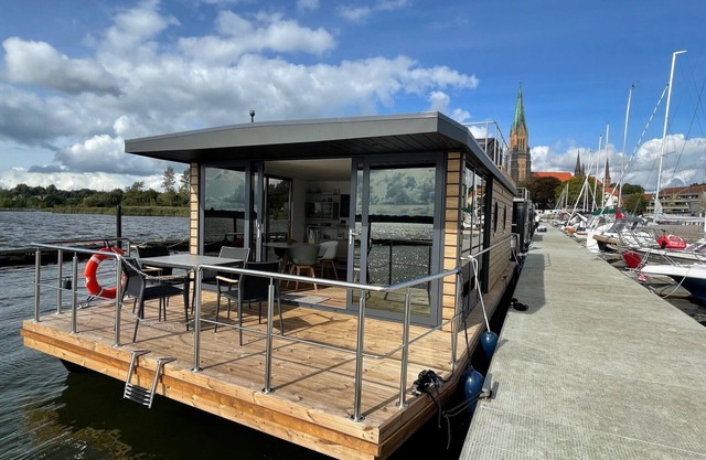 Houseboat Fjord Schleiliebe with roof terrace in Schleswig