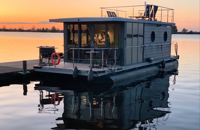 Houseboat LA BELLE MOSELLE on the Moselle