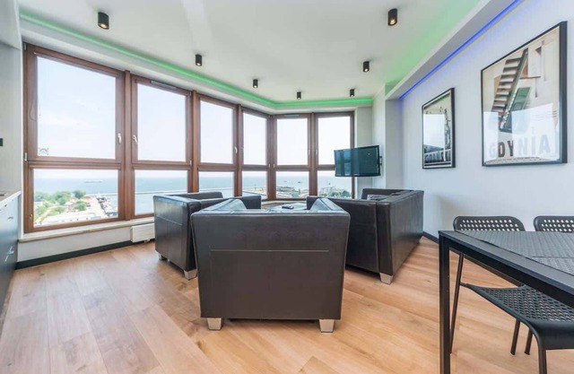 Hryniewickiego 6B | Elegant Apartment | Sea View