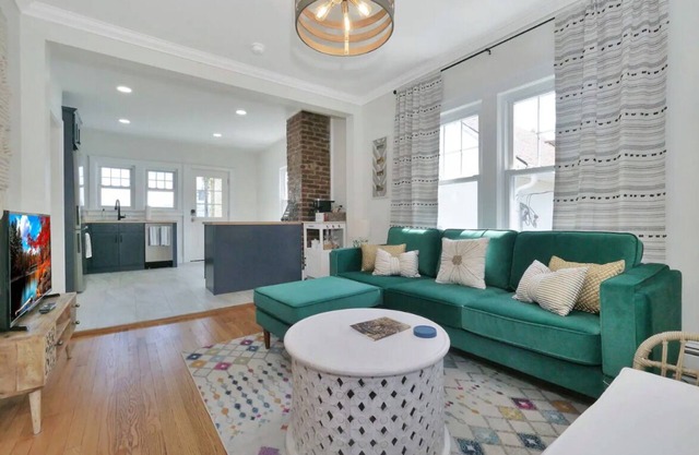 Hudson River Valley Gem! Centrally located to Beacon and West Point