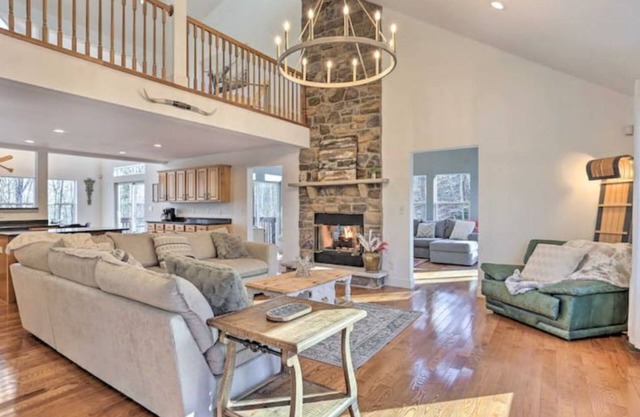 Huge 5BR Cabin Retreat With Game Room & Nature Views