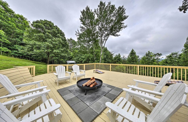 Huge Blairsville Cabin: Game Room + Mtn View!