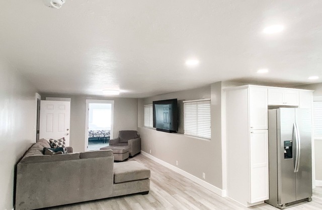 Huge Modern 3BR Private Basement Near Lagoon & SLC