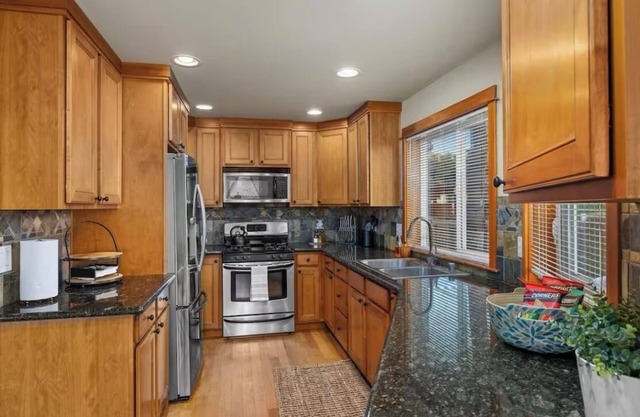 Huge Queen Anne Home! Spectacular Water Views!