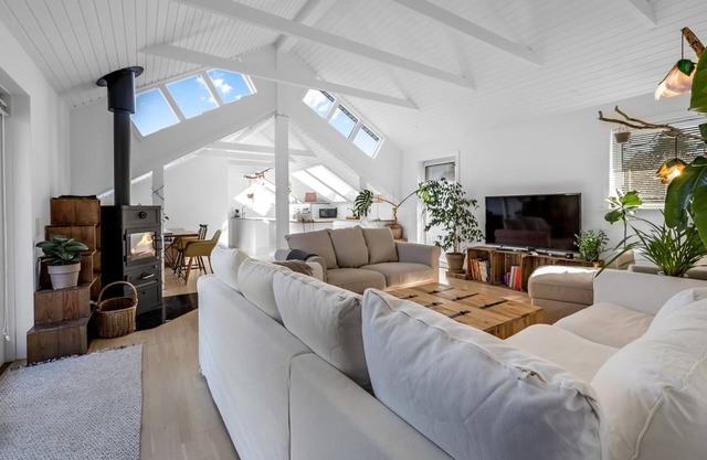 "Hughe" - 1.3km from the sea by Interhome