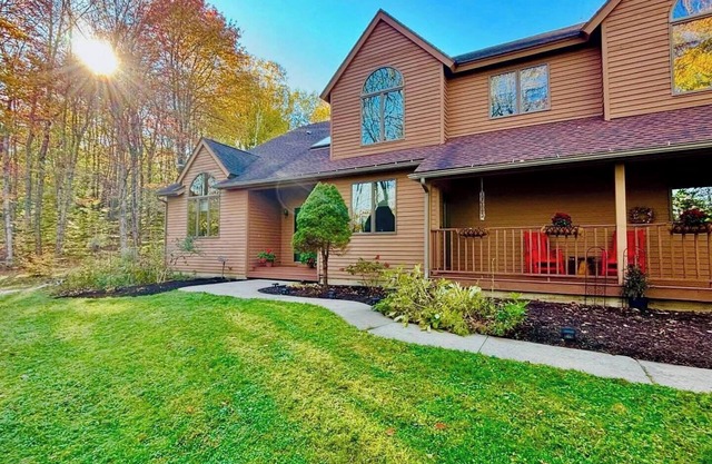 Hummingbird Haven is a Berkshires Retreat surrounded by Nature and Local Charm.