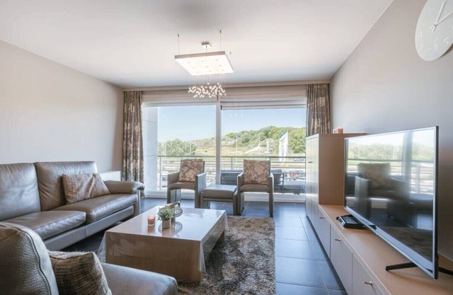 Huswell - Bright seaside apartment with parking