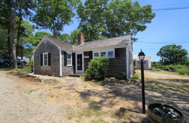 Hyannis Port Seaside Cottage for the Price of a Hotel Room !