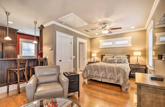 Hyde Park Luxury Studio w/Prime Location!