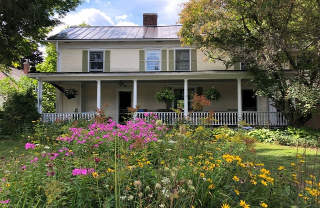 Hyde Park Village Home near STOWE - 4BR bedroom