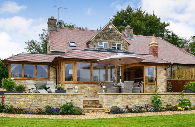Hyde Tyning Cottage - sleeps 6 guests in 3 bedrooms
