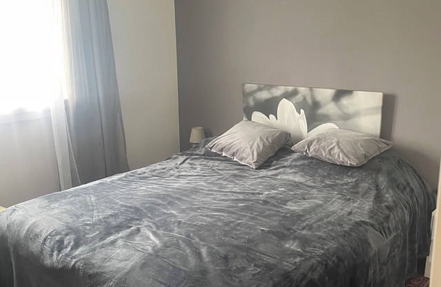 I rent a bedroom, a living room, a kitchen, a toilet and a shower room.