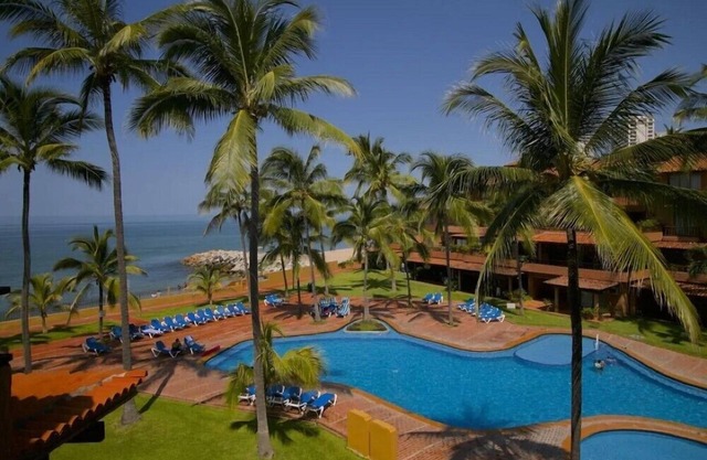 Ideal 1BR Condo with Balcony a Short Ride to Villa del Mar Beach