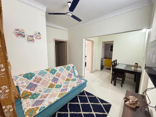 Ideal 2BHK for Families & Work Trips