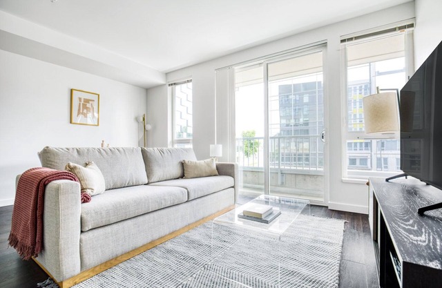 Ideal Bellevue 1BR w/BBQ, Gym, W/D, near Spring District, by Blueground