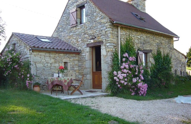 Ideal couple old bread oven 3 pers in pleasant place, swimming pool near Sarlat