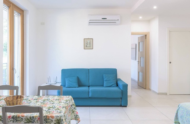 Ideal for exploring the Amalfi Coast, Capri, Sorrento, Pompeii, Paestum and more