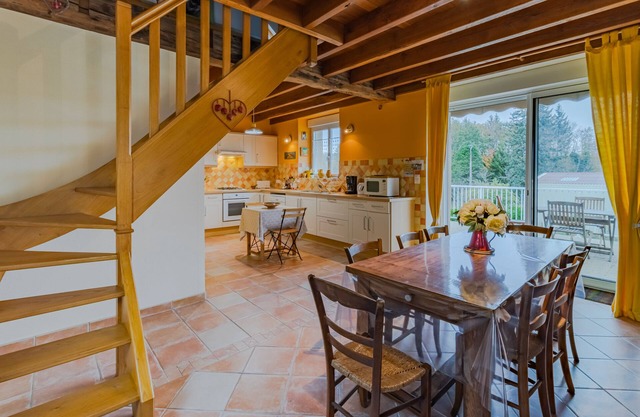 Ideal for family of four/idéal pour famille de 4 personnes