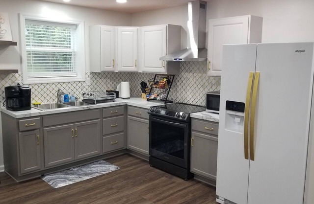 Ideal For Longer Stays Close Walk to UVA/Downtown