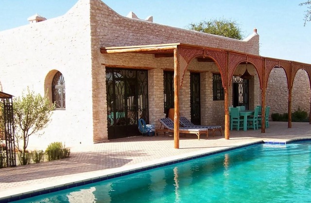 IDEAL FOR YOUR HOLIDAY !!! VILLA WITH HOME STAFF and heated pool