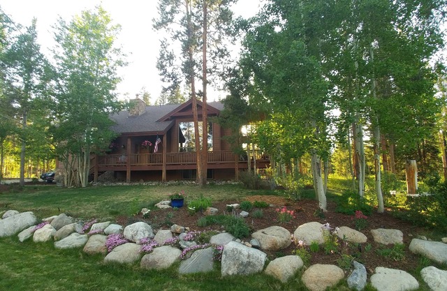 Ideal location Peak 8, expansive mountain views