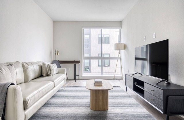 Ideal Mountain View 1BR w/Pool, Gym & W/D, near 280 & 101, by Blueground