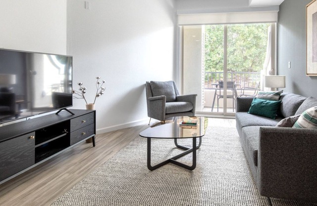 Ideal Westchester 1BR w/ Pool, Gym, nr. beach & LAX, by Blueground